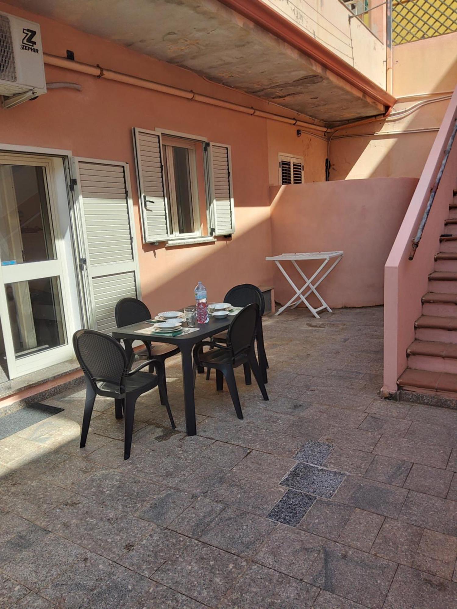 Casa Rosa I.U.N Q9637 Apartment Buggerru Luaran gambar